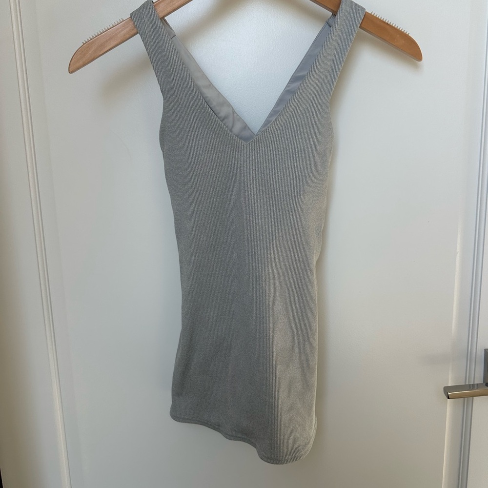 ALO yoga longer tank, grey ribbed xs